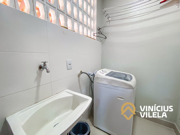 Apto no pavimento superior com 2 quartos (ambos com ar condi