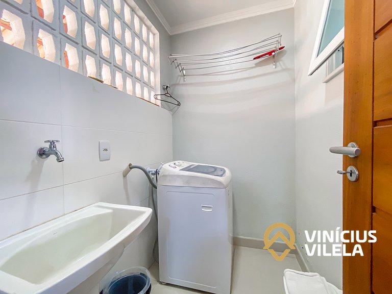 Apto no pavimento superior com 2 quartos (ambos com ar condi