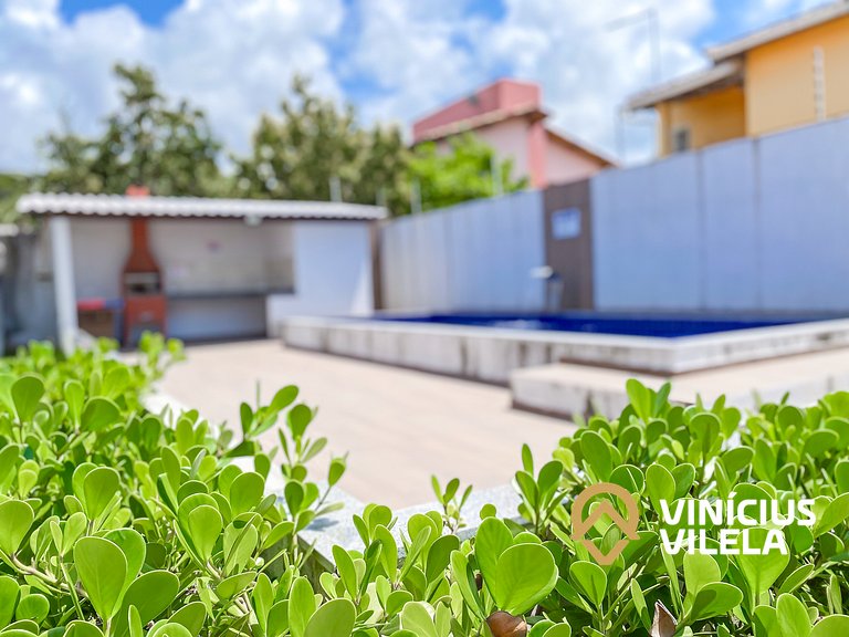 Apê pavimento superior com 2 quartos (ambos com ar), interne