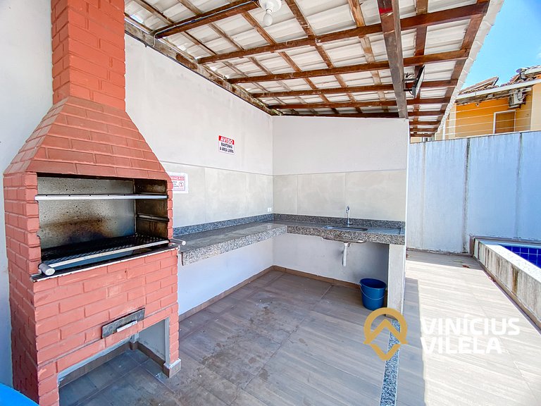 Apê pavimento superior com 2 quartos (ambos com ar), interne