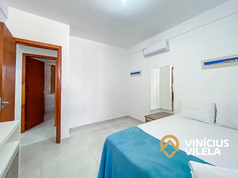 Apê pavimento superior com 2 quartos (ambos com ar), interne