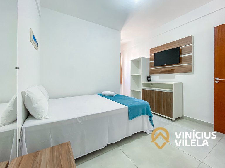 Apê pavimento superior com 2 quartos (ambos com ar), interne