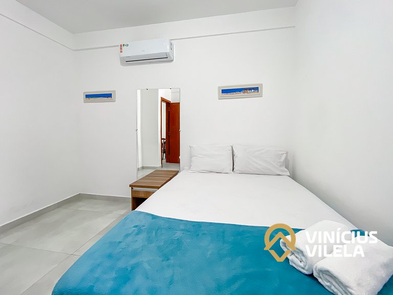 Apê pavimento superior com 2 quartos (ambos com ar), interne