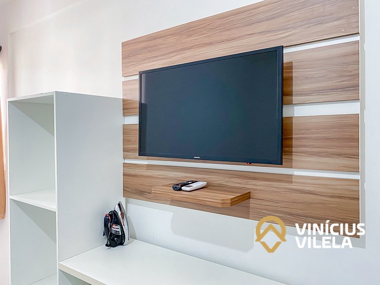 Apê pavimento superior com 2 quartos (ambos com ar), interne