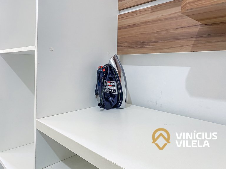 Apê pavimento superior com 2 quartos (ambos com ar), interne