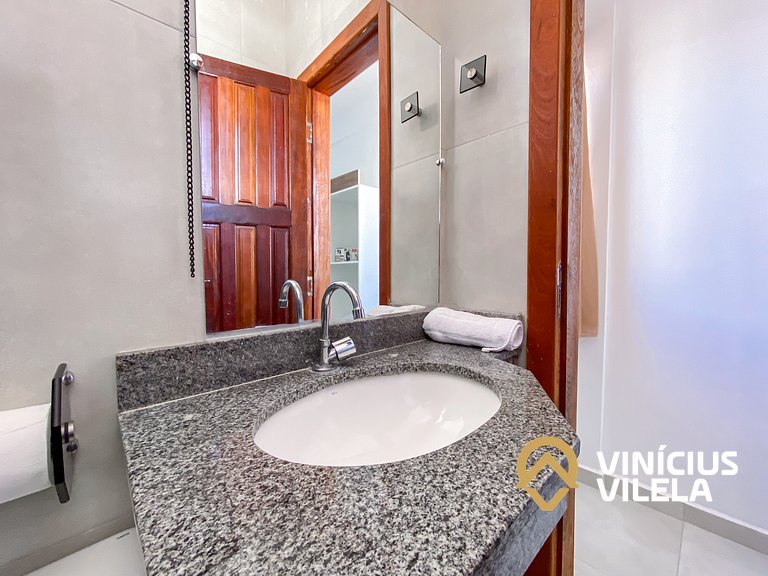 Apê pavimento superior com 2 quartos (ambos com ar), interne