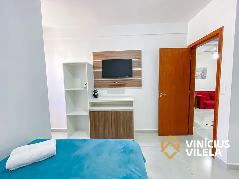 Apê pavimento superior com 2 quartos (ambos com ar), interne