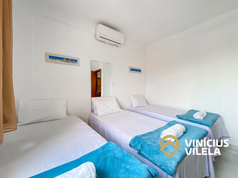 Apê pavimento superior com 2 quartos (ambos com ar), interne