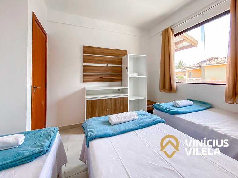 Apê pavimento superior com 2 quartos (ambos com ar), interne