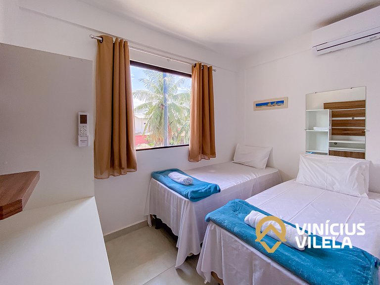 Apê pavimento superior com 2 quartos (ambos com ar), interne