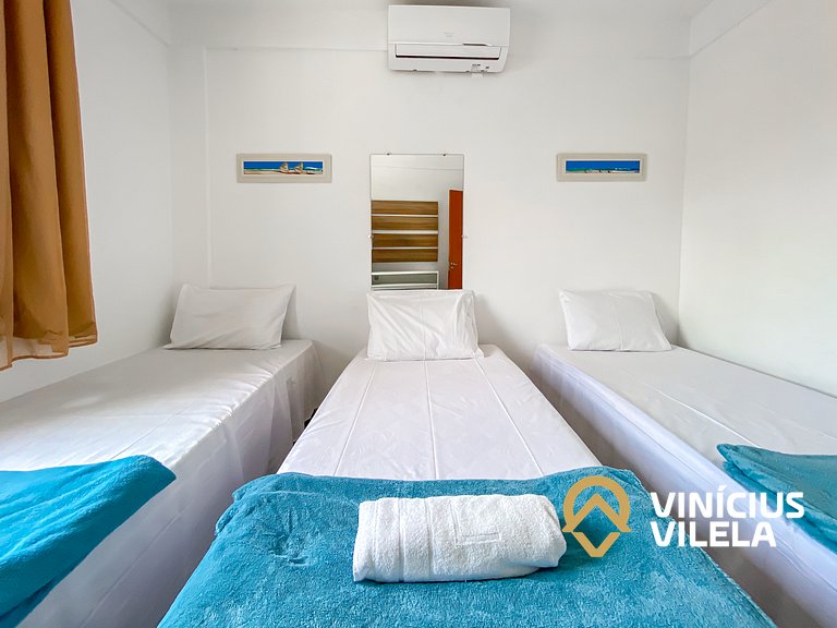Apê pavimento superior com 2 quartos (ambos com ar), interne