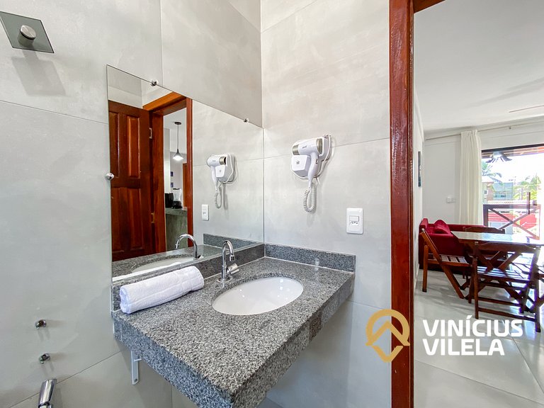 Apê pavimento superior com 2 quartos (ambos com ar), interne