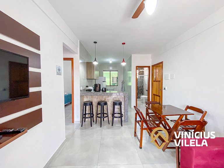 Apê pavimento superior com 2 quartos (ambos com ar), interne