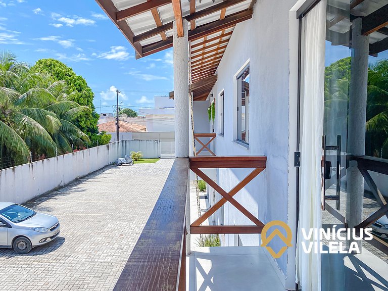 Apê pavimento superior com 2 quartos (ambos com ar), interne