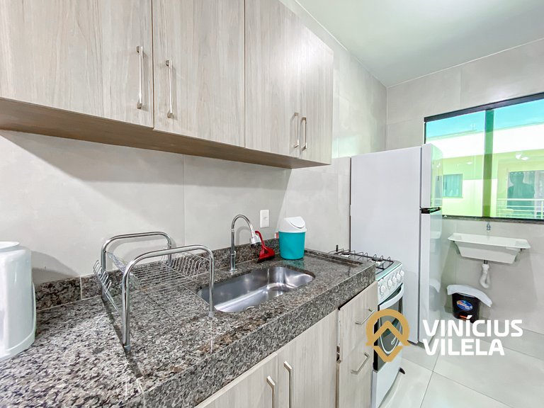 Apê pavimento superior com 2 quartos (ambos com ar), interne