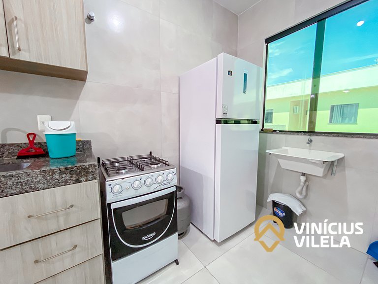 Apê pavimento superior com 2 quartos (ambos com ar), interne