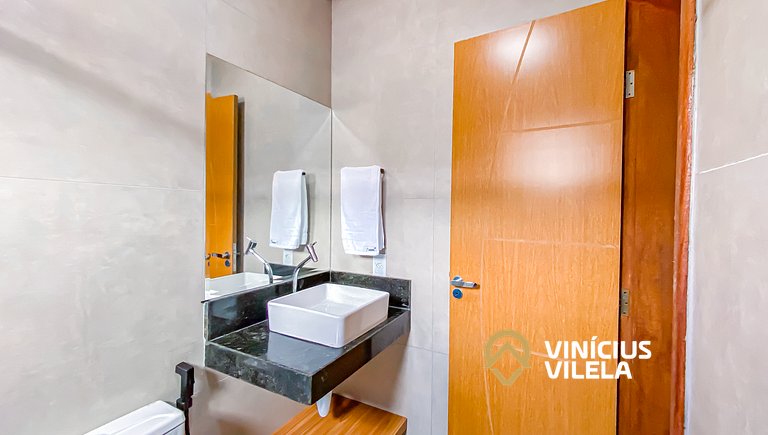 Com 3 suítes, churrasqueira privativa.