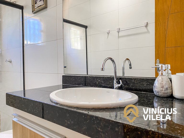 Apto 3 quartos sendo 1 suíte, mobilia de excelente padrão ac