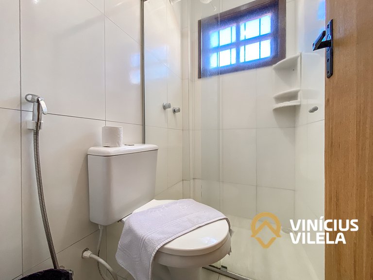 Casa com 2 suítes (todas com ar), churrasqueira e internet p