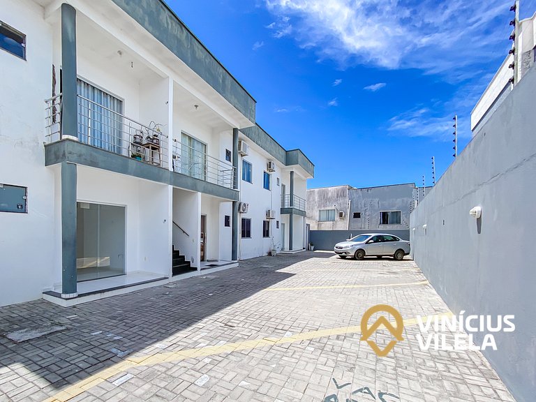 Apto no pavimento superior com 2 quartos (ambos com ar)com v