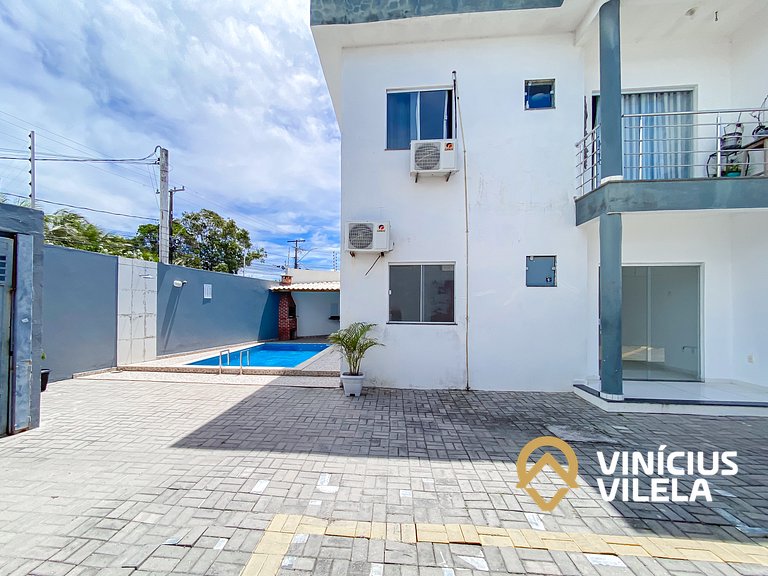 Apto no pavimento superior com 2 quartos (ambos com ar)com v