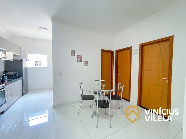 Apto no pavimento superior com 2 quartos (ambos com ar)com v