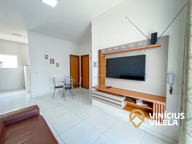 Apto no pavimento superior com 2 quartos (ambos com ar)com v