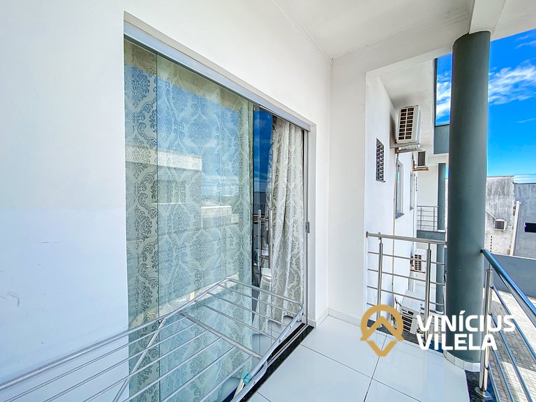 Apto no pavimento superior com 2 quartos (ambos com ar)com v