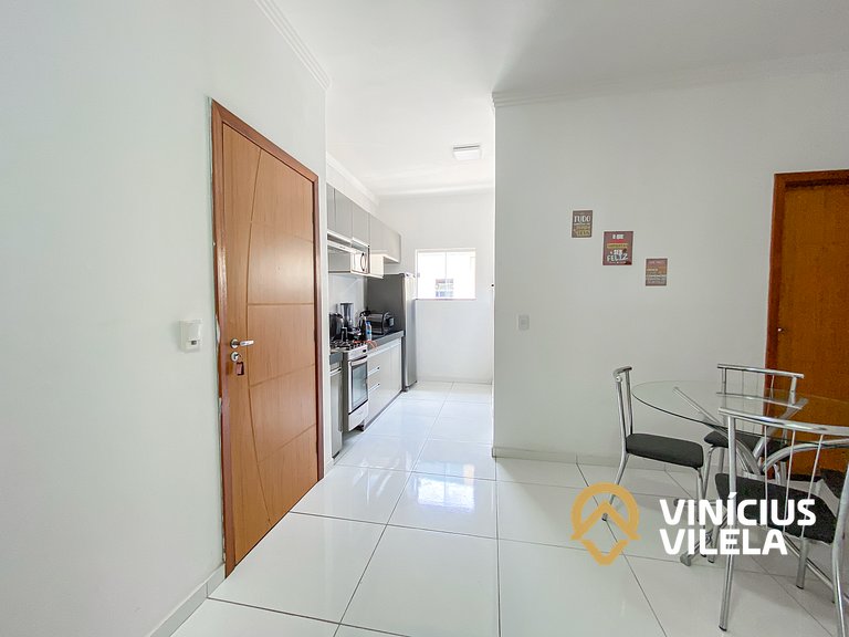 Apto no pavimento superior com 2 quartos (ambos com ar)com v