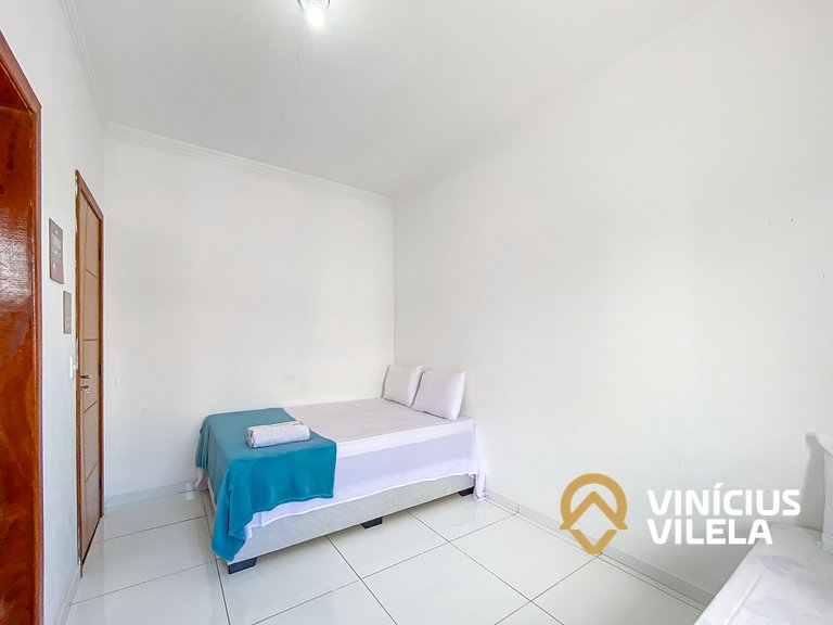 Apto no pavimento superior com 2 quartos (ambos com ar)com v