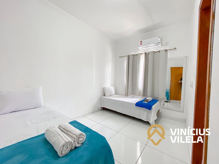 Apto no pavimento superior com 2 quartos (ambos com ar)com v