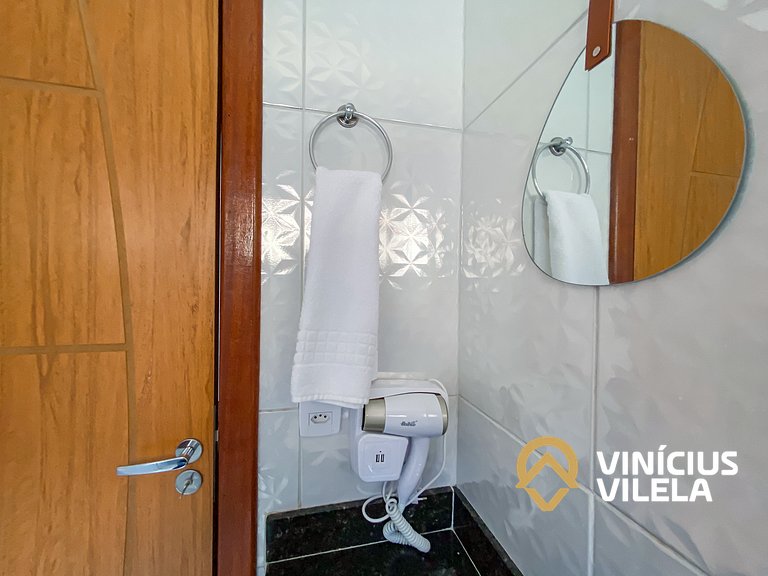 Apto no pavimento superior com 2 quartos (ambos com ar)com v