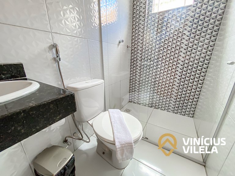 Apto no pavimento superior com 2 quartos (ambos com ar)com v