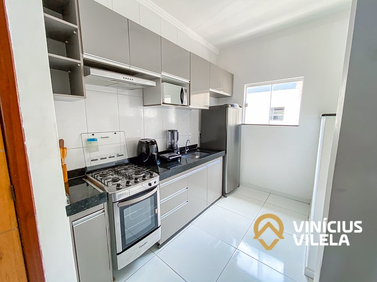 Apto no pavimento superior com 2 quartos (ambos com ar)com v