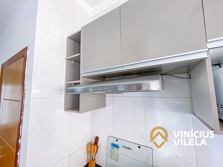 Apto no pavimento superior com 2 quartos (ambos com ar)com v