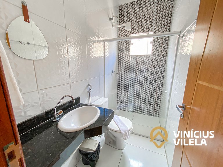 Apto no pavimento superior com 2 quartos (ambos com ar)com v