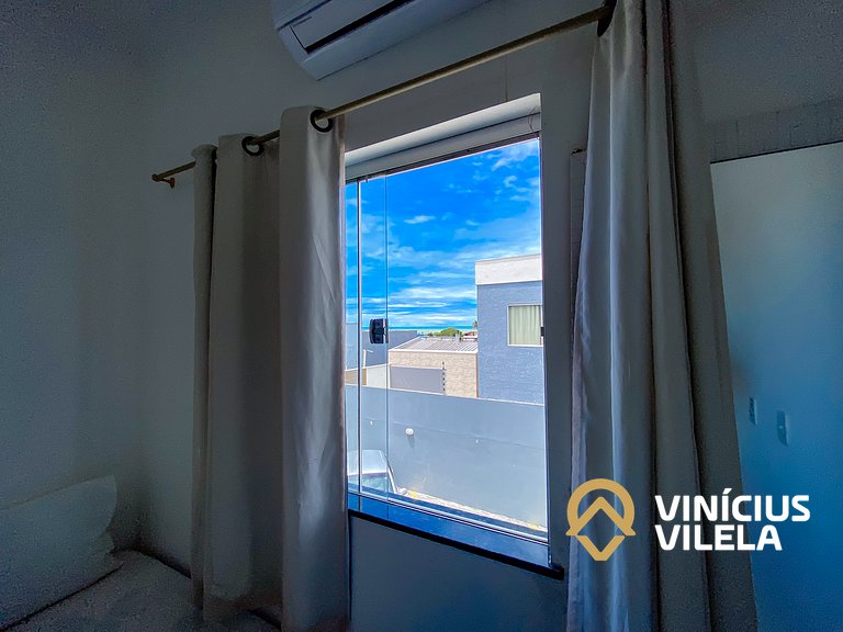 Apto no pavimento superior com 2 quartos (ambos com ar)com v