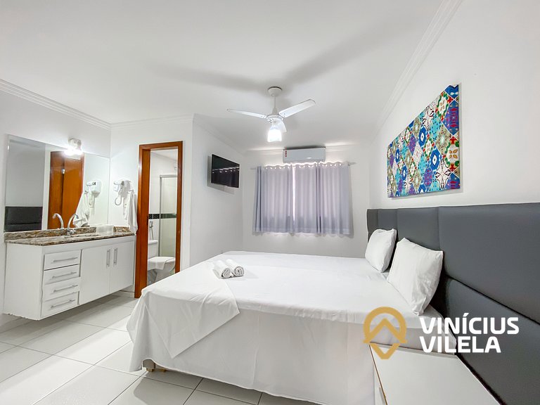 Casa com 3 suítes todas com ar condicionado, churrasqueira p