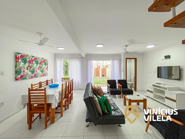 Casa com 3 suítes todas com ar condicionado, churrasqueira p