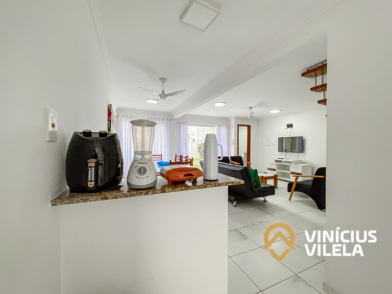 Casa com 3 suítes todas com ar condicionado, churrasqueira p