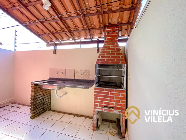 Casa com 3 suítes ambas com ar condicionado e TV, gourmet pr