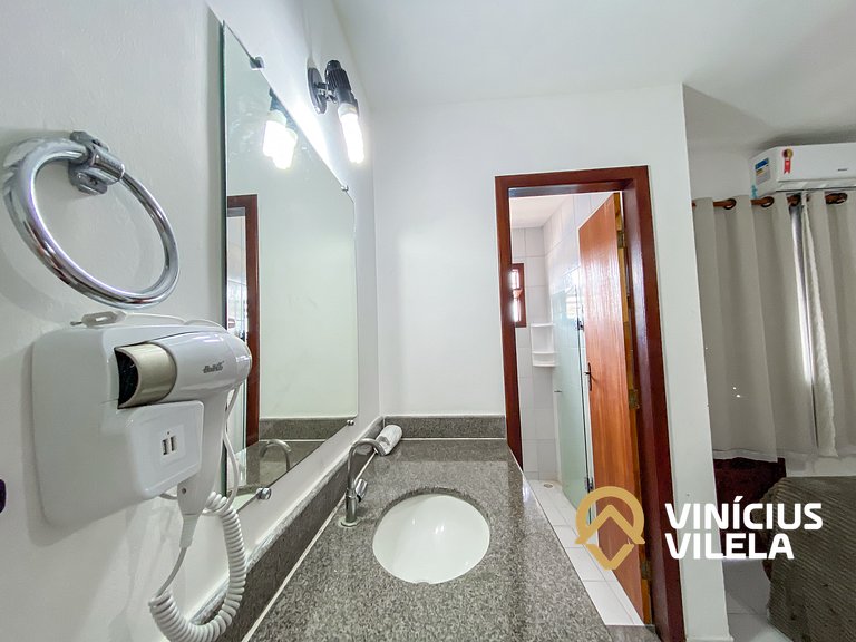 Casa com 2 suítes ambas com ar condicionado e TV, churraquei