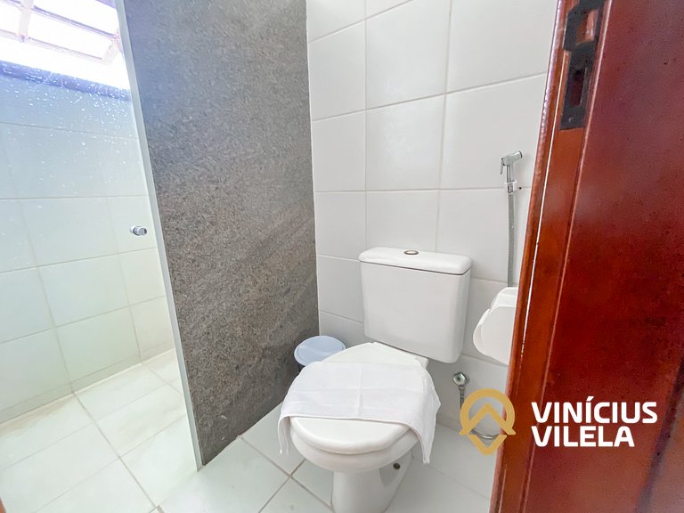 Casa com 2 suítes ambas com ar condicionado e TV, churraquei