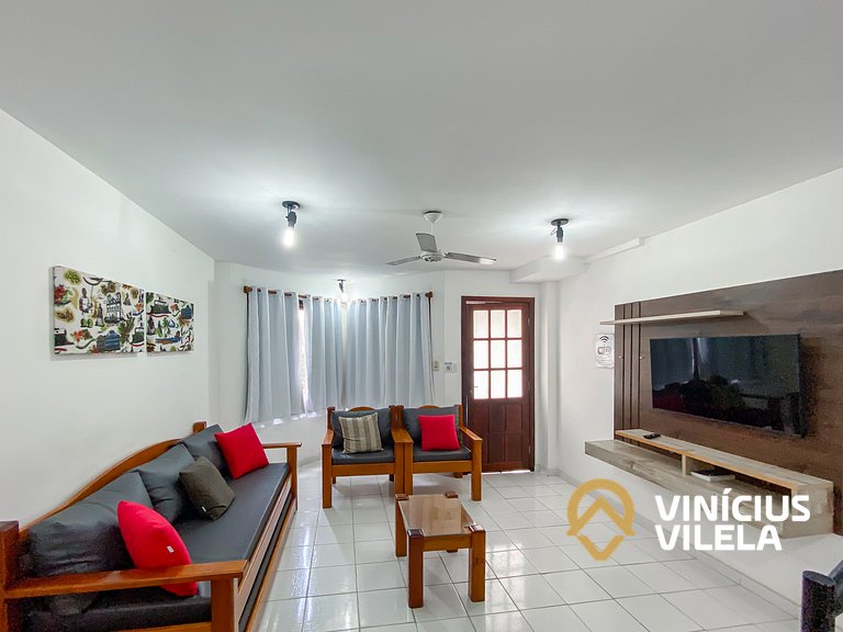 Casa com 2 suítes ambas com ar condicionado e TV, churraquei