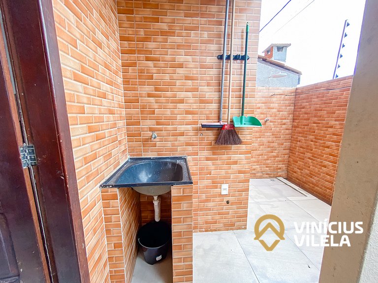 Casa com 2 suítes ambas com ar condicionado e TV, churraquei