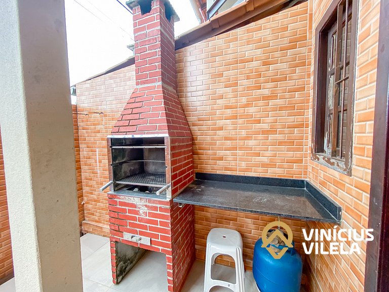 Casa com 2 suítes ambas com ar condicionado e TV, churraquei