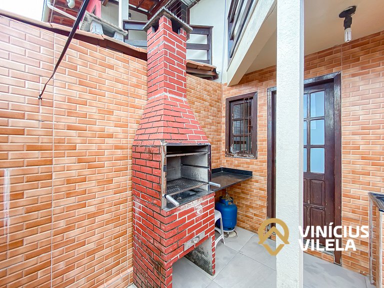 Casa com 2 suítes ambas com ar condicionado e TV, churraquei