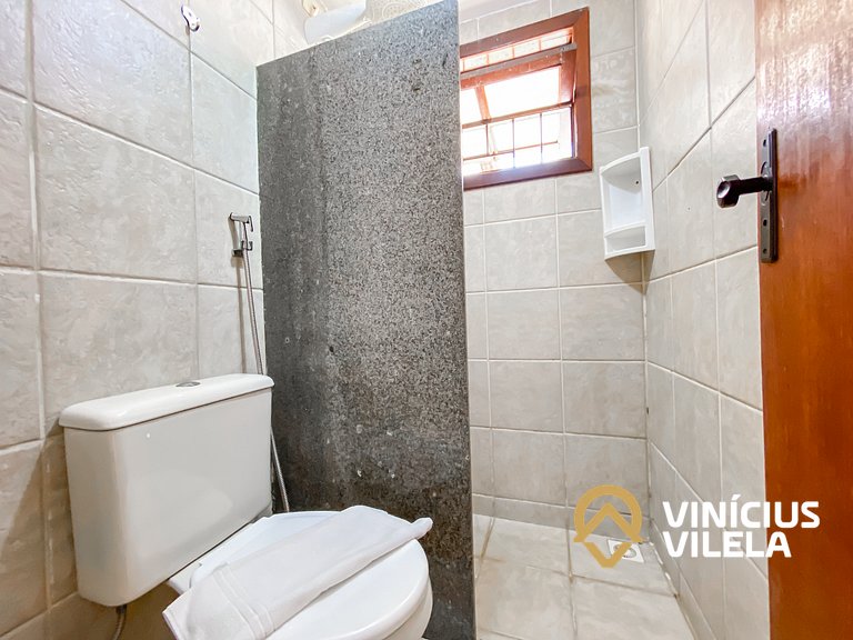 Casa com 2 suítes (ambas com ar split) e internet privativa