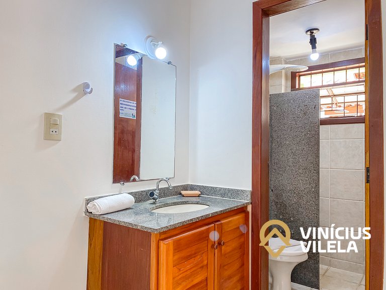 Casa com 2 suítes (ambas com ar split) e internet privativa