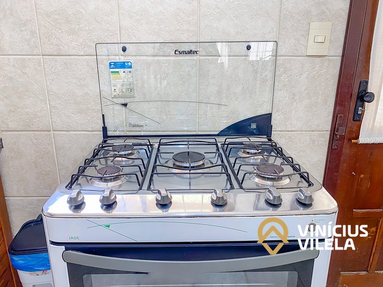 Casa com 2 suítes (ambas com ar split) e internet privativa